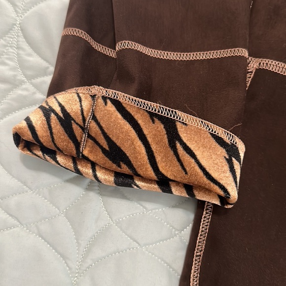 Reversible tiger print/brown coat - Picture 9 of 11
